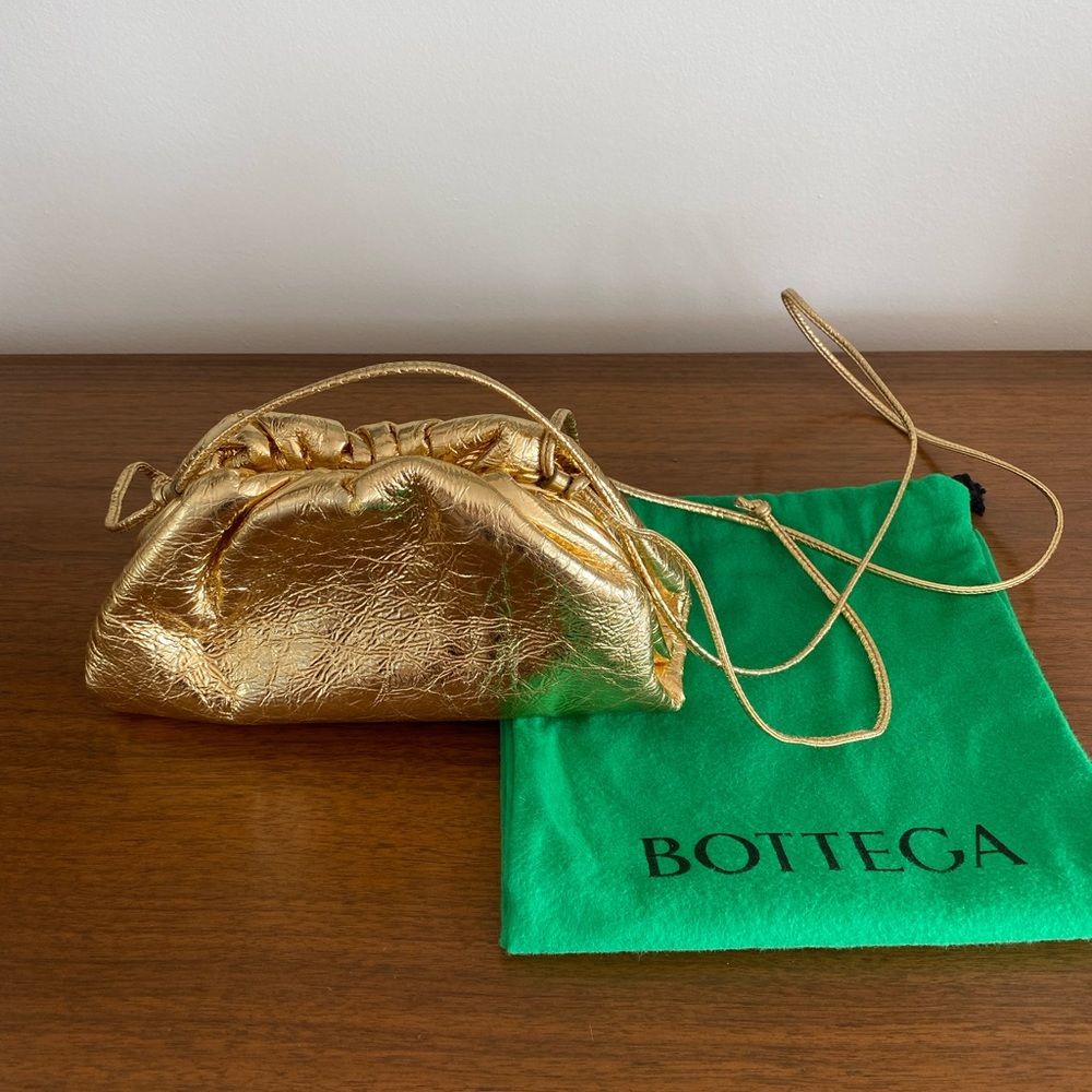 1️⃣4️⃣0️⃣0️⃣ 100% Authentic Bottega Veneta Gold Mini Pouch - Picture 5 of 13